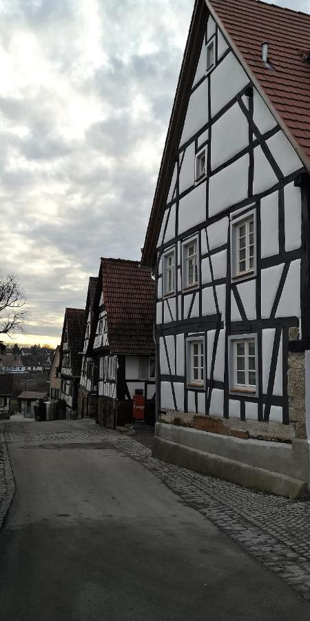 Hotel Restaurant Zum Nachtwaechter Lienzingen Esterno foto