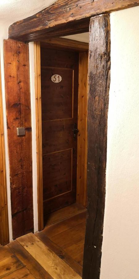 Hotel Restaurant Zum Nachtwaechter Lienzingen Esterno foto